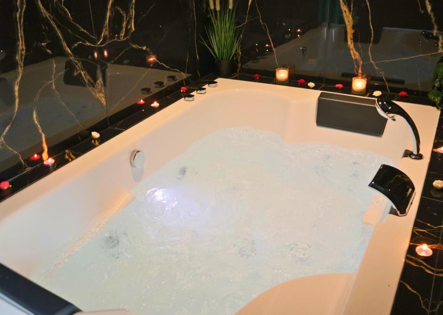 Sejour Detente A Saint-Omer - Jacuzzi Prive, Terrasse, Centre-Ville Et Parking Gratuit Eksteriør bilde